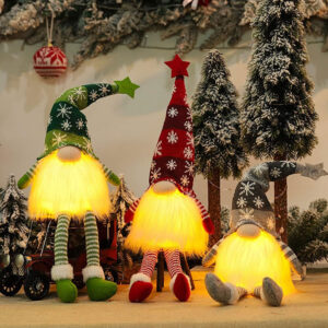 Kerstkabouters – 2x Handgemaakte Scandinavische Kerstdecoratie met Pluche Muts en Baard en Licht - Afbeelding 2